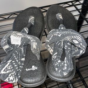 Sanuk Flip Flops Womens 6 Black White Yoga Sling Sandals Soft